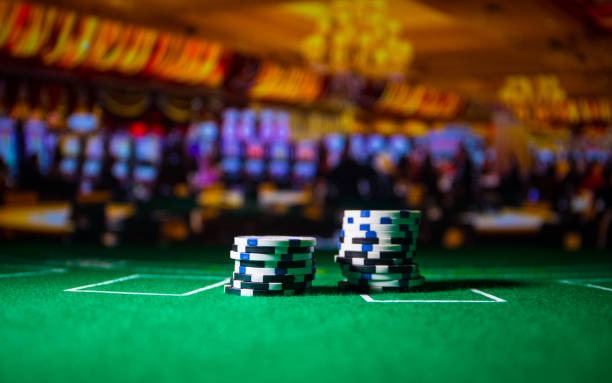 Live dealer managing Ceme round
